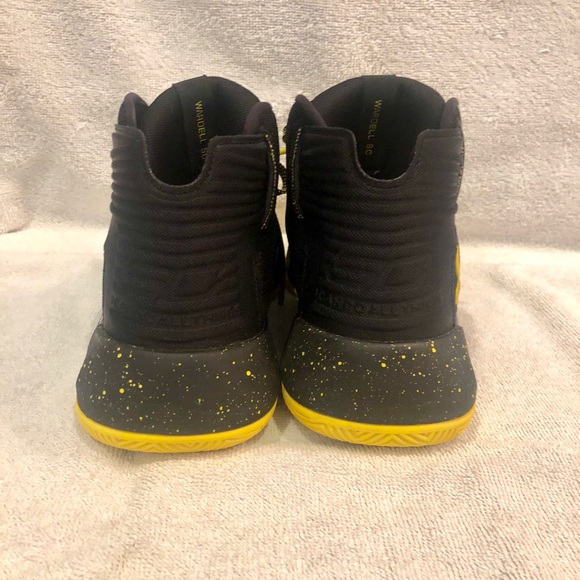 Under Armor basketball shoes - Picture 3 of 4